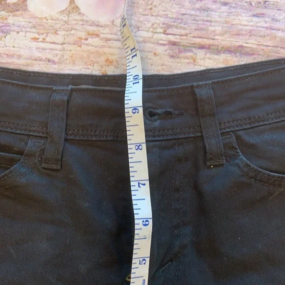 Levi’s Black High Rise Short • Sz 5 - Picture 10 of 10